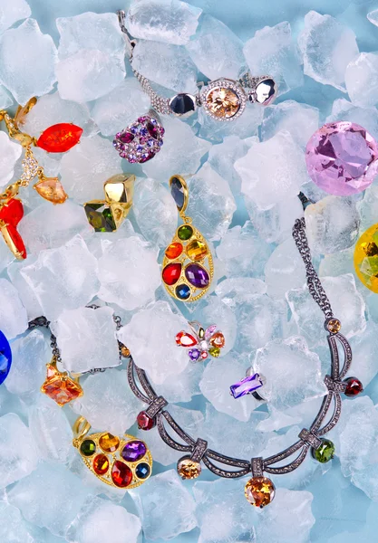 Juwelen op ijs — Stockfoto