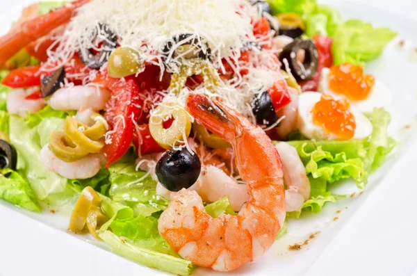 Вкусный салат из морепродуктов — стоковое фото