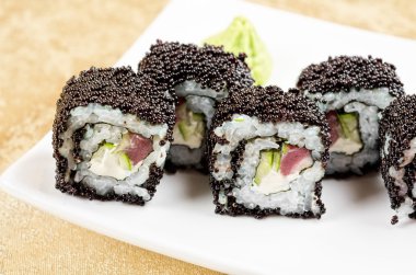 Tuna suşi roll