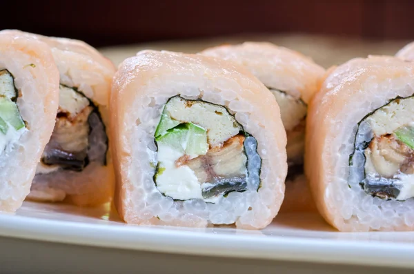 Krevety a úhoře sushi roll — Stock fotografie