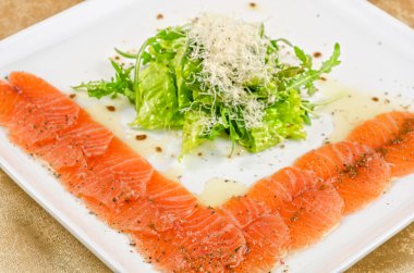balığı carpaccio salata