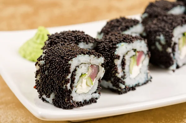 Rollo de atún y sushi —  Fotos de Stock