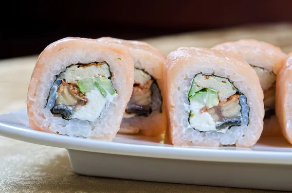 Shrimps-Aal-Sushi-Rolle — Stockfoto