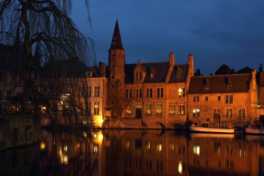 Bruges rozenhoedkaai gece çekimi