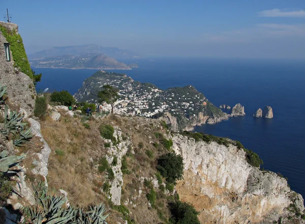 Wyspa capri - widok z najwyższego punktu Tiberio — Zdjęcie stockowe