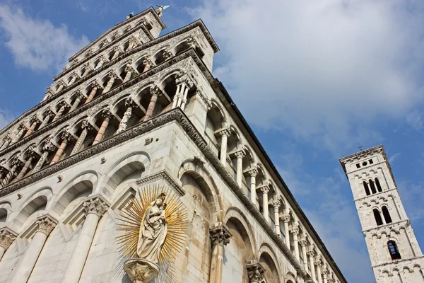 Lucca Basilica di san michele in foro — Stockfoto