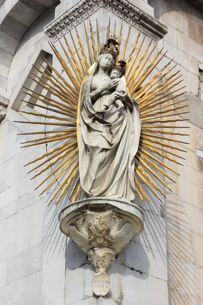 Madonna salutis portus heykeli — Stok fotoğraf