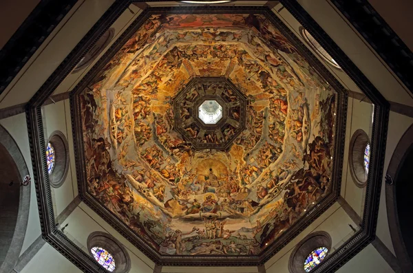 Di 圣玛丽亚大教堂的圆顶在佛罗伦萨的圣母百花 — 图库照片