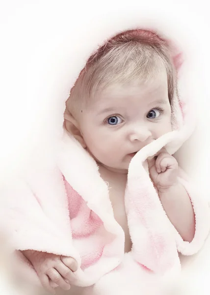 Baby iklädd morgonrock — Stockfoto