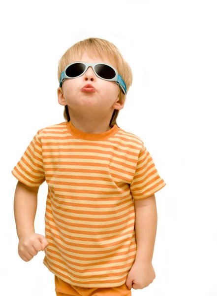 Хлопчик носити сонцезахисні окуляри — стокове фото