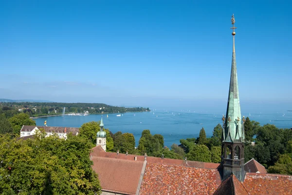 Kostelní věž a boden jezero Constance — Stock fotografie