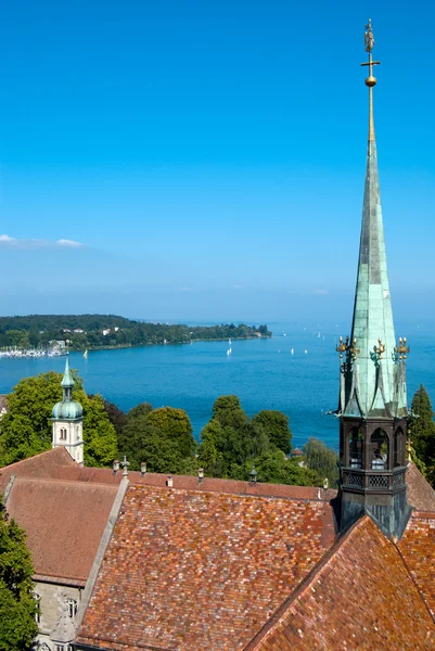Kostelní věž a boden jezero Constance — Stock fotografie