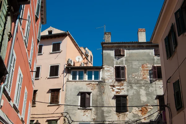 ロヴィニの旧市街の通り — ストック写真