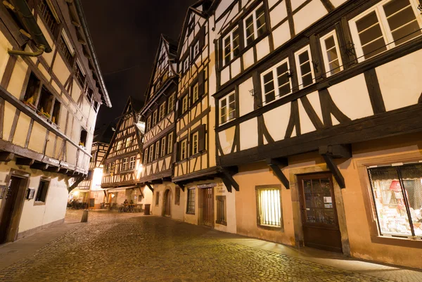 Квартал Ла Фат Франс ночью, Штрасбург — стоковое фото