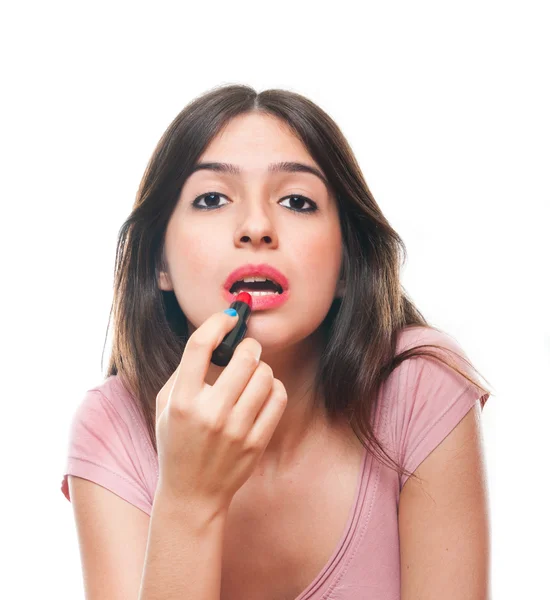 Smuk ung kvinde anvender hendes læbestift - Stock-foto
