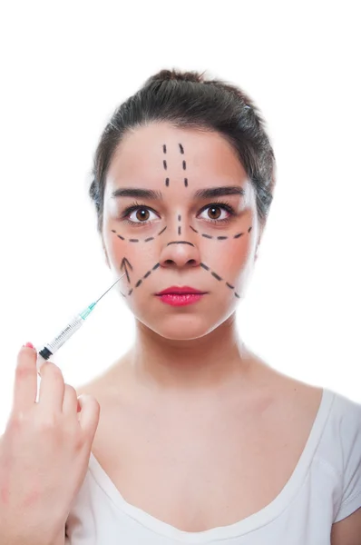 Krásná mladá žena s tváří označeny pro plastickou chirurgii — Stock fotografie