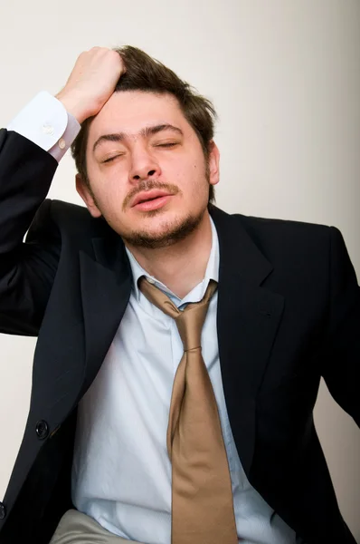 Egy szomorú és dühös hangsúlyozta üzletember portréja — Stock Fotó