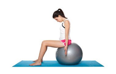 güzel genç kadın mavi mat üzerinde egzersiz