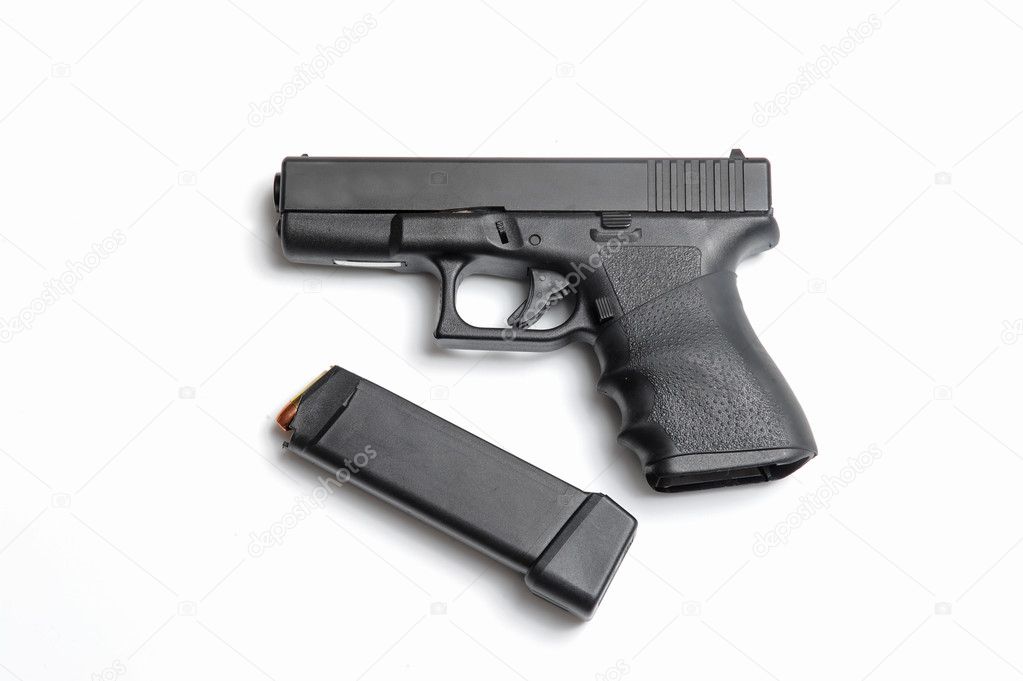 Semi automatic pistol