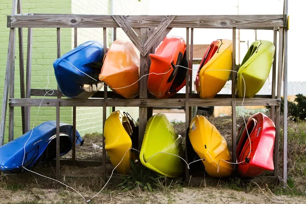 Kayak colorati per noleggio — Foto Stock