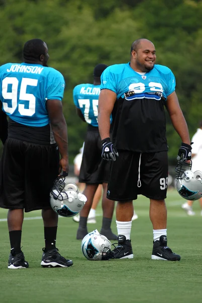 SPARTANBURG, SC - July 28: Carolina Panther football players resting between reps during training camp July 28, 2008. — Stock Photo, Image