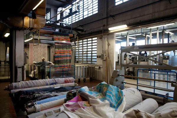 Промисловість: завод для текстильного друку — стокове фото