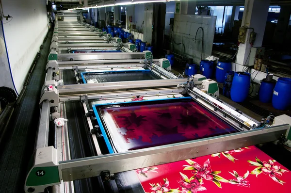 Промышленность: завод по производству текстильной печати — стоковое фото