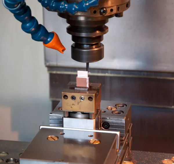 Industria: máquinas CNC para la fabricación de moldes — Foto de Stock