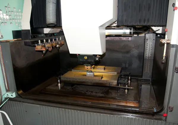 Industria: máquinas CNC para la fabricación de moldes — Foto de Stock