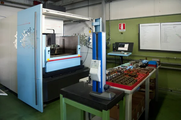 Industria - Macchine CNC per la produzione di stampi — Foto Stock