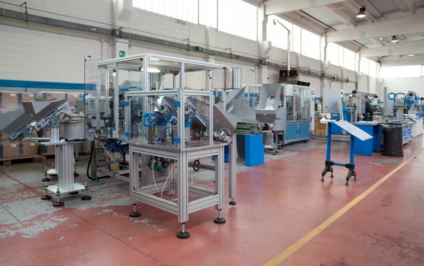 Fabriksbyggnad - linje e maskin för automation — Stockfoto