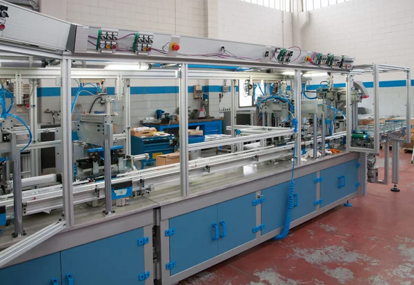 Fabrieksgebouw - lijn e machine voor automatisering — Stockfoto