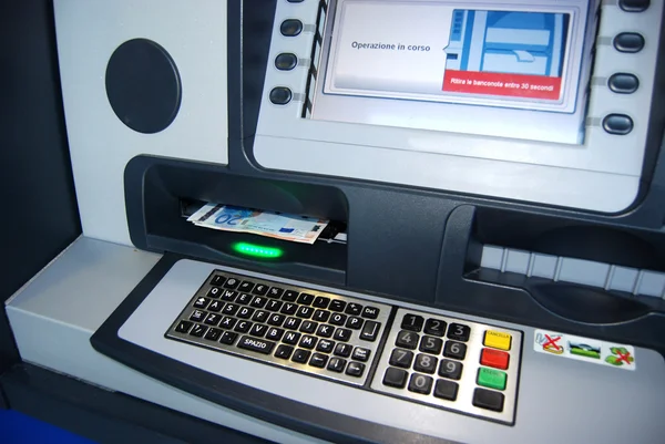 ATM - nakit üzerine gelin. — Stok fotoğraf