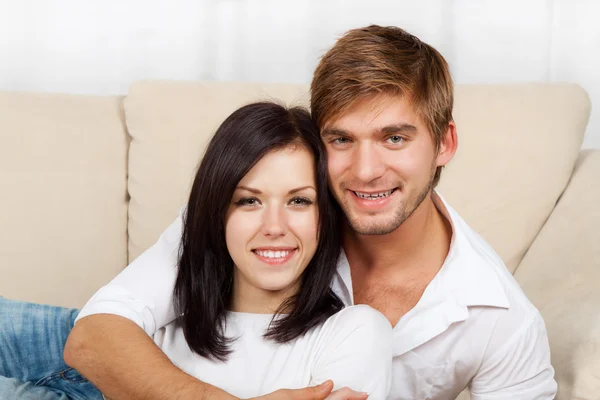 Pareja joven — Foto de Stock