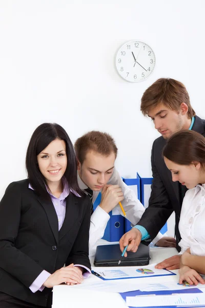 Jovens empresas em exercício — Fotografia de Stock