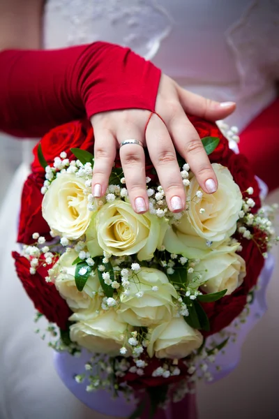 Hands of a newly-married couple — Stock Photo, Image