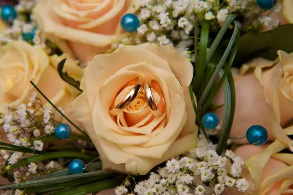 Wedding rings — Stock Photo, Image