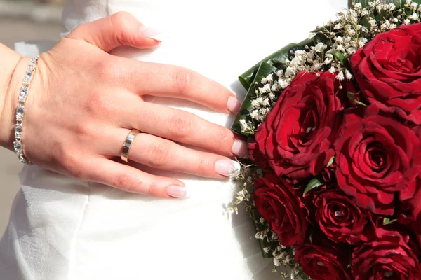 Mãos de um recém-casado — Fotografia de Stock