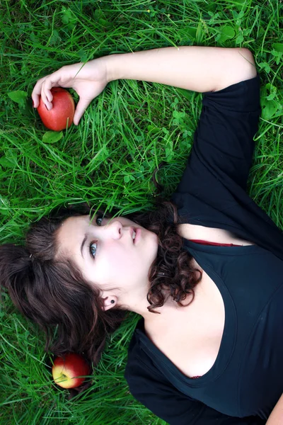 Chica-adolescente sobre manzanas . —  Fotos de Stock