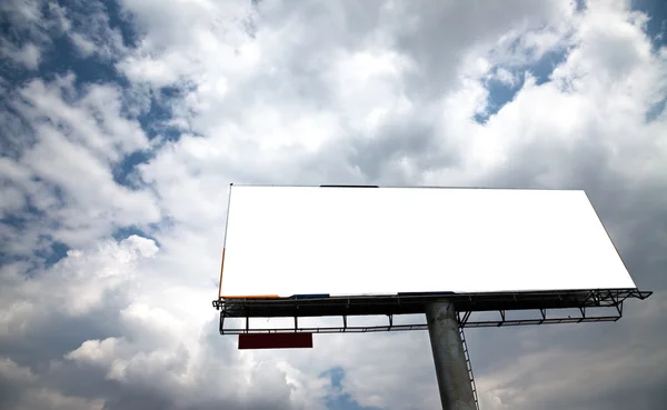 A billboard a kék ég háttér. — Stock Fotó