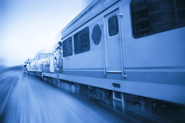Bewegungsunschärfe bei Zügen — Stockfoto