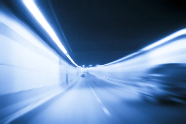 Bir car.speed bir tünel içinde gidiş--dan göster. — Stok fotoğraf