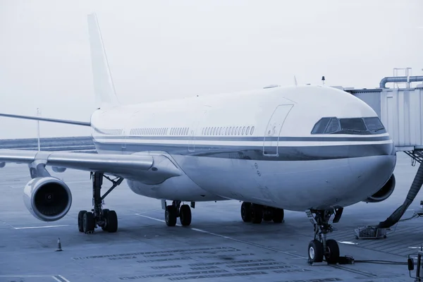 Avión del aeropuerto — Foto de Stock