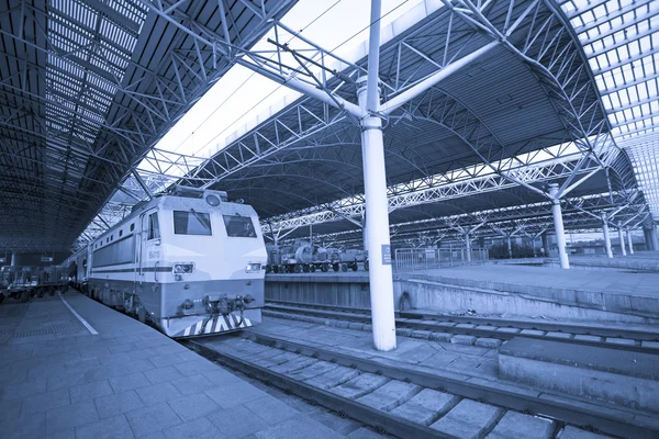 Pociąg, przystanek w dworca kolejowego Szanghaj Chiny. — Zdjęcie stockowe