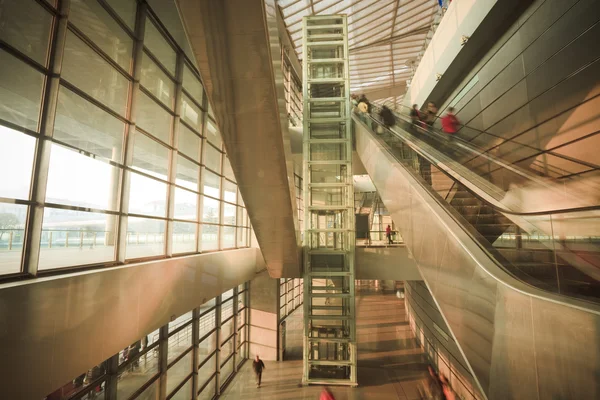 Hall do aeroporto, conceito de edifício moderno . — Fotografia de Stock