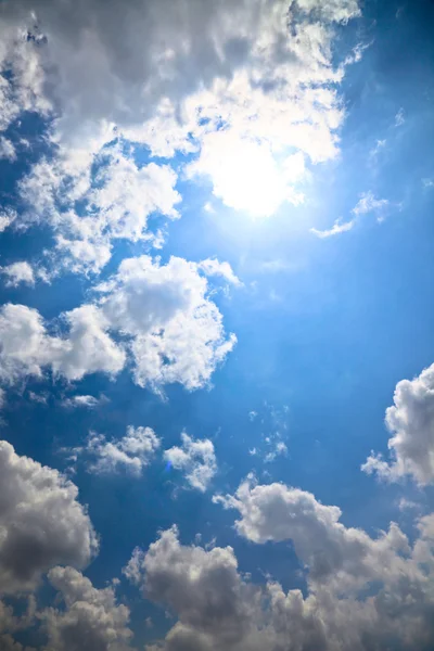 青い空と白い雲 — ストック写真