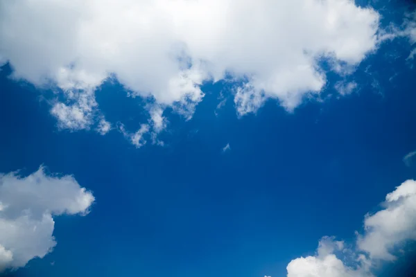 Cielo blu e nube bianca — Foto Stock