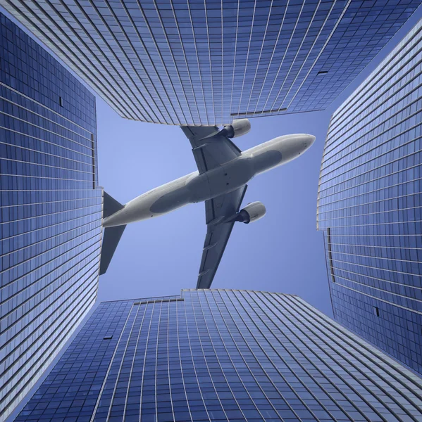 Airplane and the modern building — Stock Photo, Image