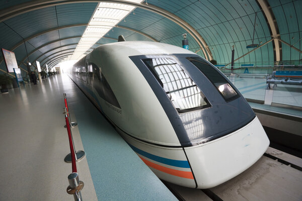 Магнитный левитационный поезд
