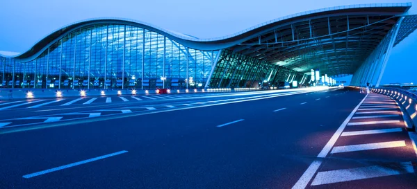 Vista notturna dell'aeroporto Foto Stock